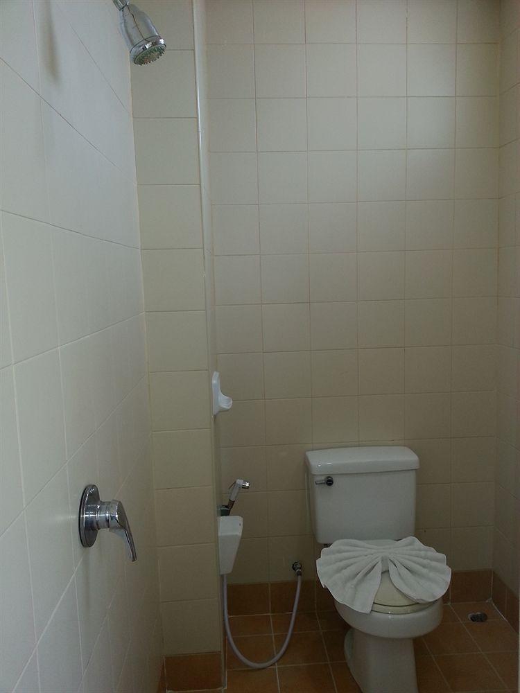 Oyo 739 Presley Guesthouse Phuket Patong Exterior photo