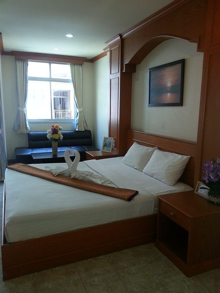 Oyo 739 Presley Guesthouse Phuket Patong Exterior photo