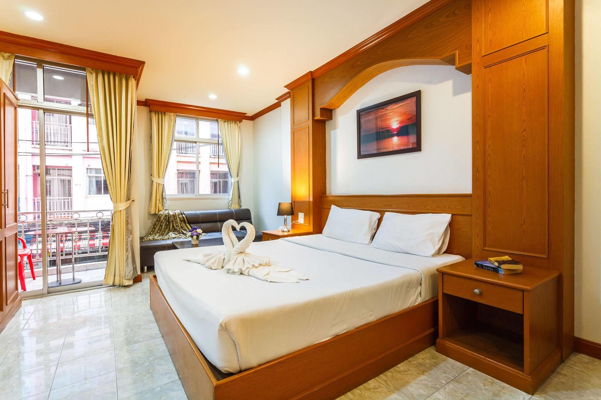 Oyo 739 Presley Guesthouse Phuket Patong Exterior photo