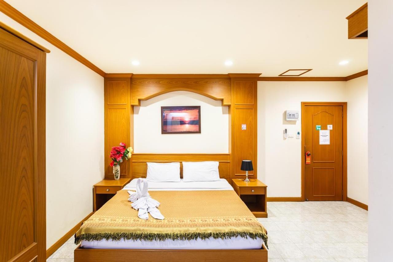 Oyo 739 Presley Guesthouse Phuket Patong Exterior photo