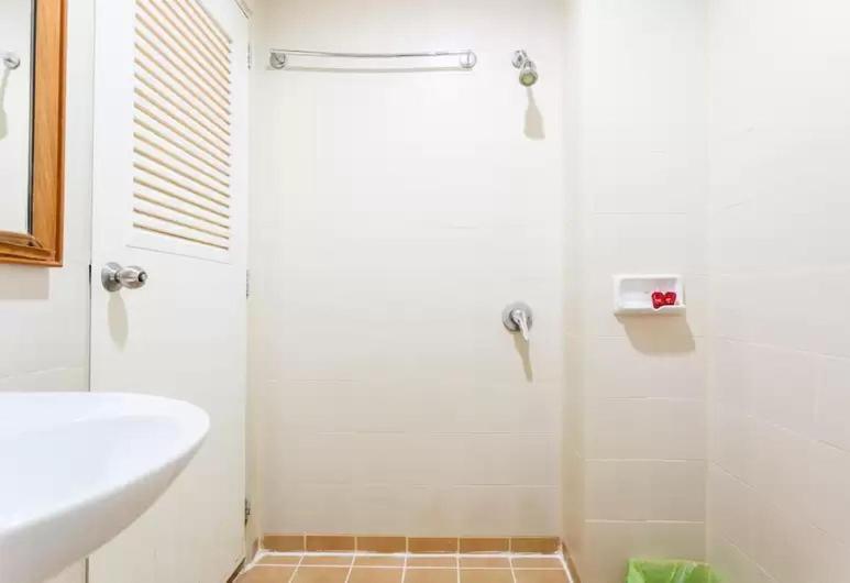 Oyo 739 Presley Guesthouse Phuket Patong Exterior photo